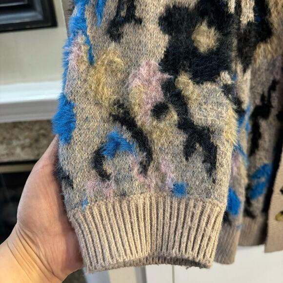 Modcloth A Fuzzy Feeling Oversized
Cardigan Sweater Size 1X - Picture 9 of 14